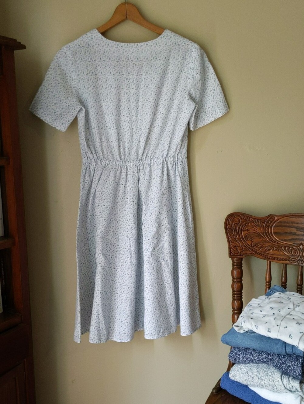 Hand-Made Light Blue Floral Short-Sleeve Cotton Dress - Picture 4 of 4